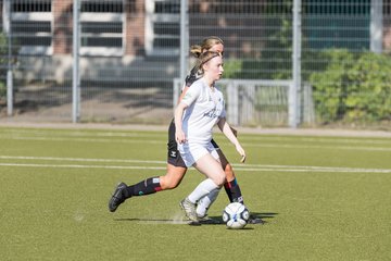 Bild 306 - wBJ Alstertal-Langenhorn - SV Henstedt-Ulzburg : Ergebnis: 4:1